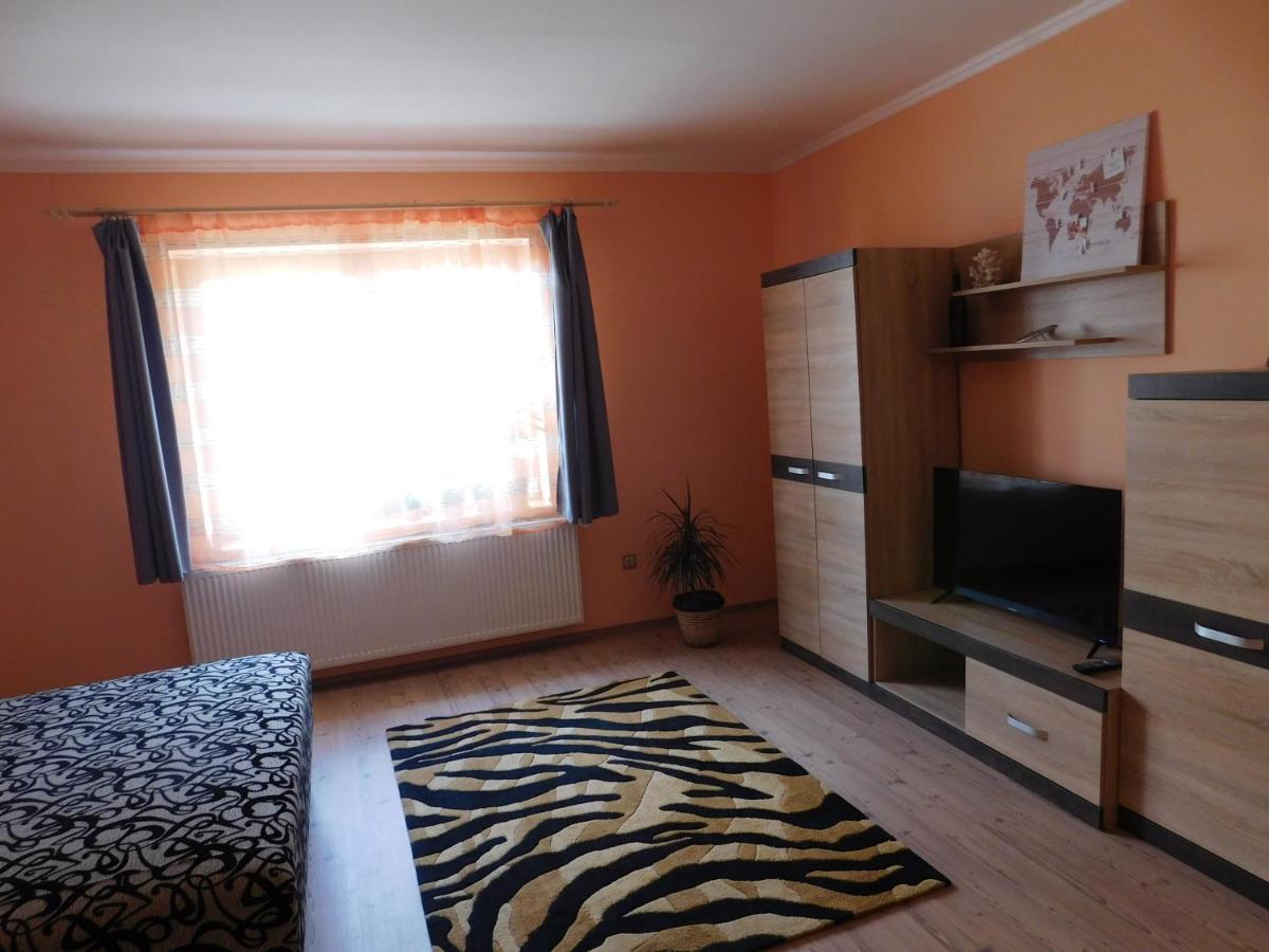 Lovas Vendeghaz Appartement Obanya Buitenkant foto