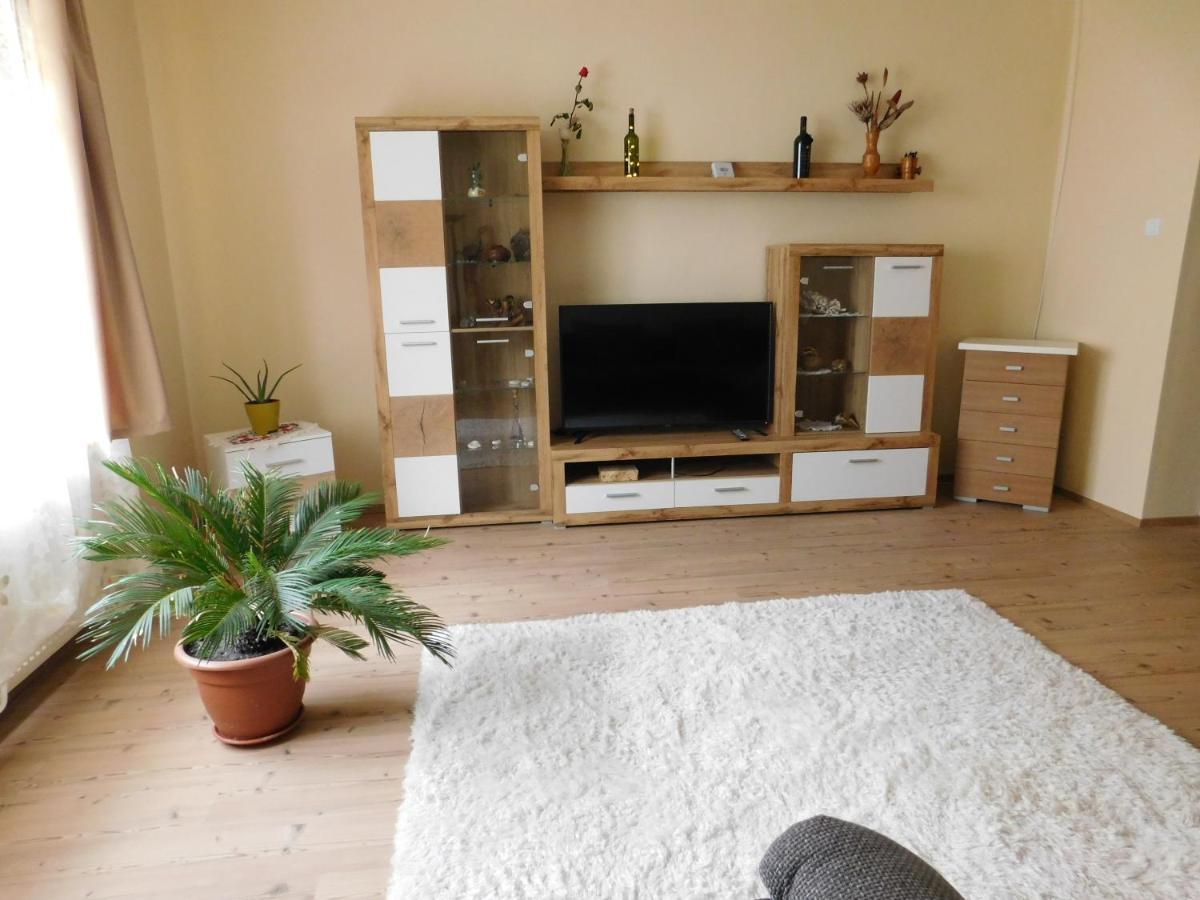 Lovas Vendeghaz Appartement Obanya Buitenkant foto