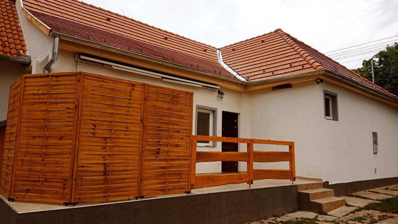 Lovas Vendeghaz Appartement Obanya Buitenkant foto