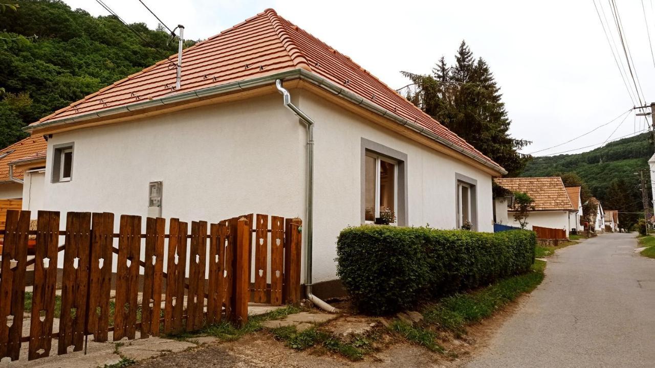Lovas Vendeghaz Appartement Obanya Buitenkant foto