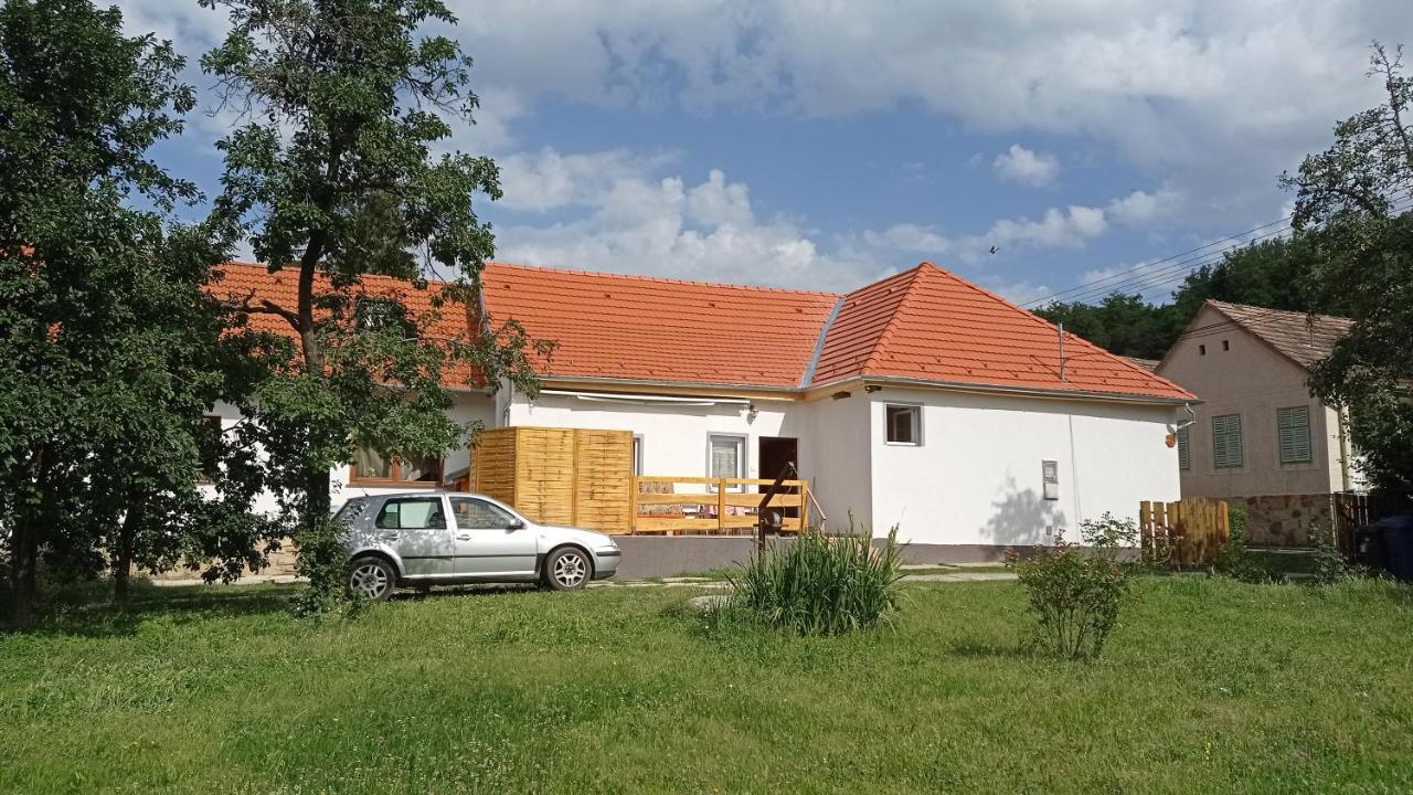 Lovas Vendeghaz Appartement Obanya Buitenkant foto
